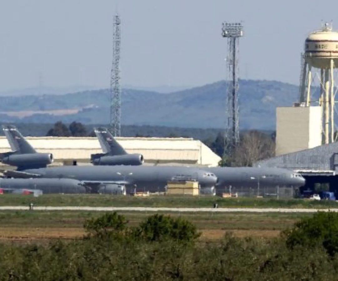 Aviones cisternas de la Fuerza Aérea de Estados Unidos en la base aérea de Morón de la Frontera de Sevilla, en una imagen de archivo.EFE