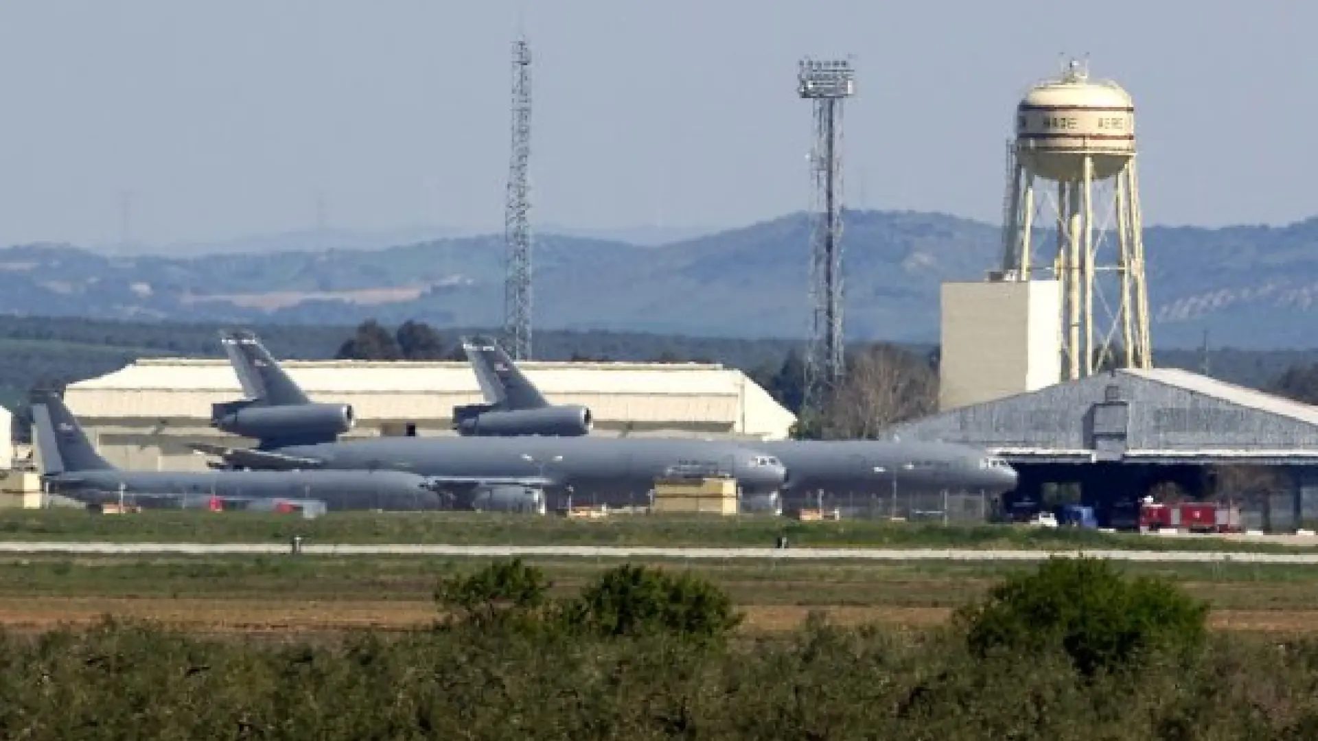 Aviones cisternas de la Fuerza Aérea de Estados Unidos en la base aérea de Morón de la Frontera de Sevilla, en una imagen de archivo.EFE