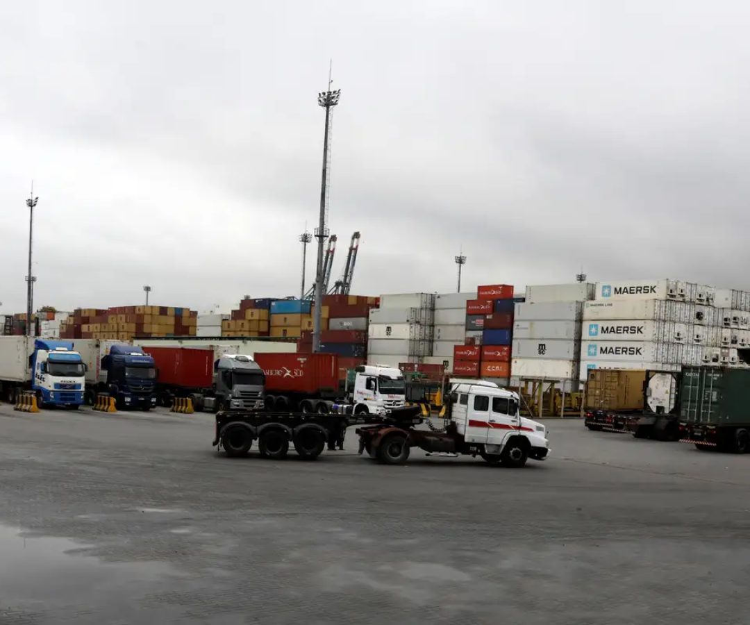 2020-04-29t000116z_1_lynxnpeg3s000_rtroptp_4_global-trade.jpg