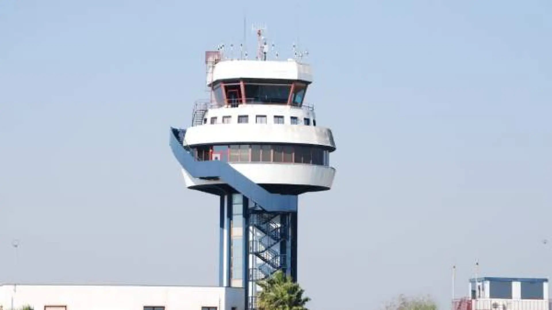 Torre de control del aeropuerto de Sevilla.GOOGLE MAPS