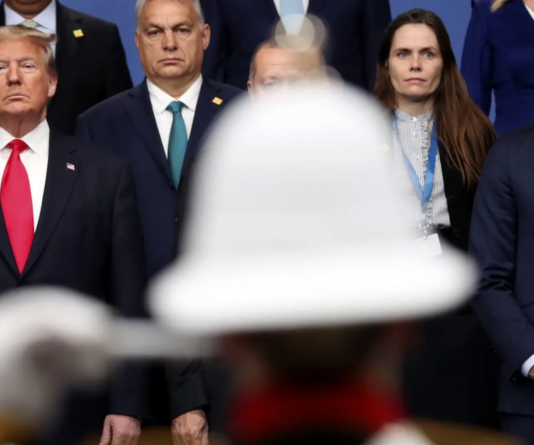 Trump y Pedro Sánchez, en una pasada cumbre de la OTAN.Associated Press