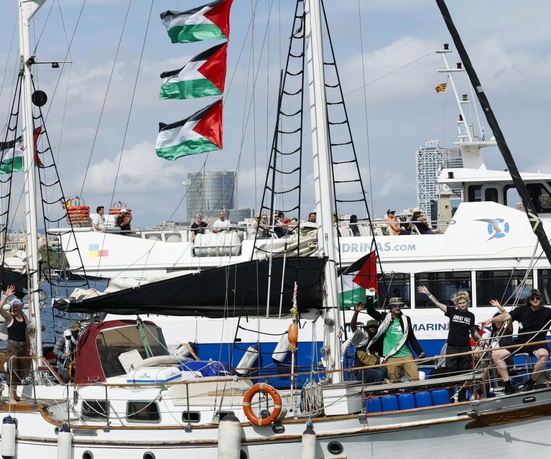 Vista de uno de los barcos que formaban parte de la flotilla en el puerto de Barcelona el pasado agosto.J.P.Gandul
