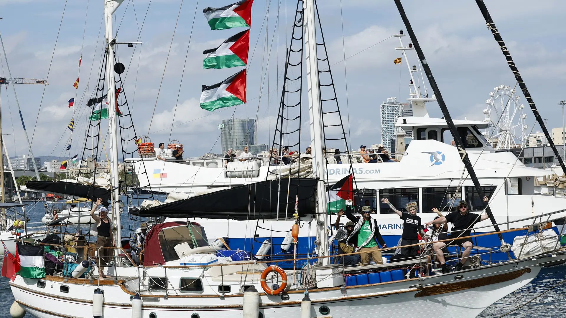 Vista de uno de los barcos que formaban parte de la flotilla en el puerto de Barcelona el pasado agosto.J.P.Gandul
