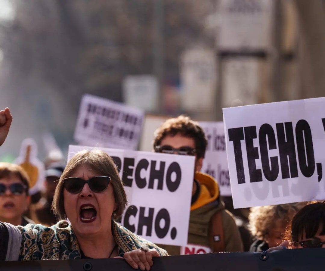 Varias personas durante una manifestación por una vivienda digna en 2025.Matias Chiofalo / EP