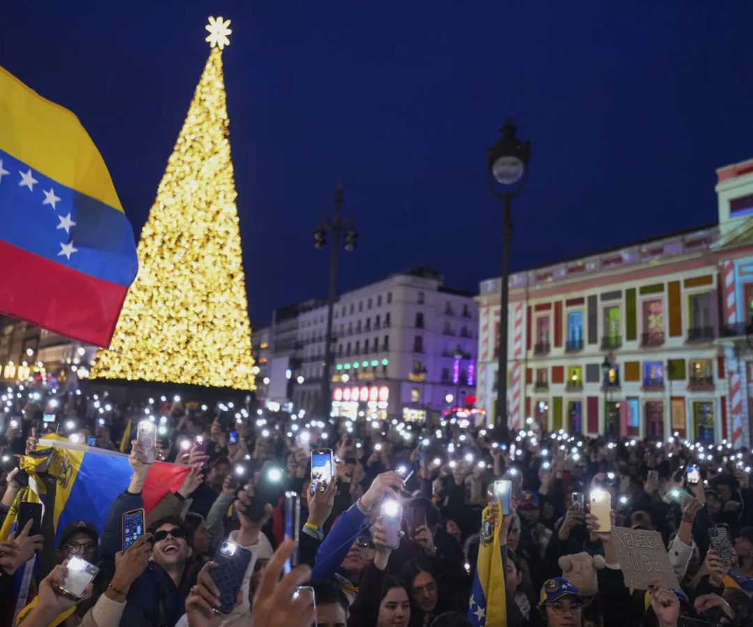 Manifestación de ciudadanos venezolanos tras el operativo militar de parte de Estados Unidos contra Venezuela para arrestar a Nicolás Maduro.EFE