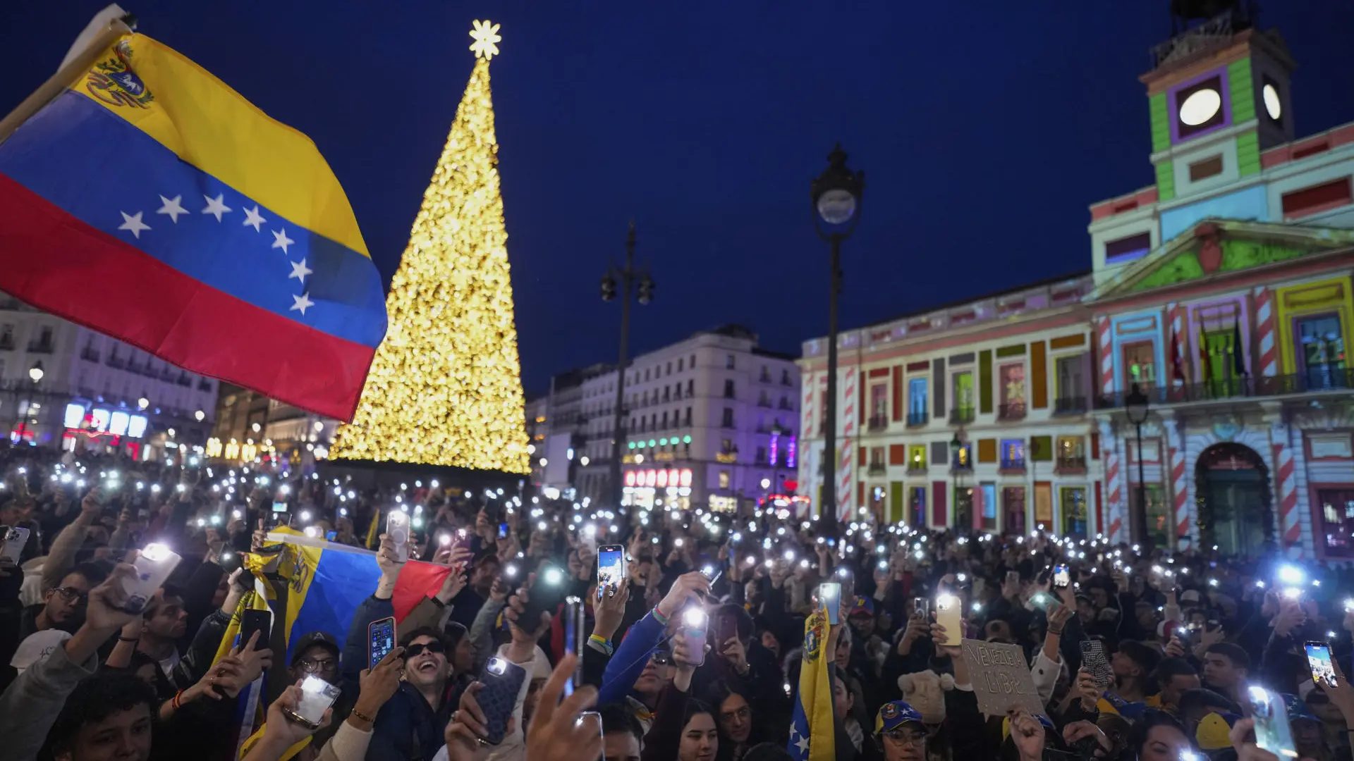 Manifestación de ciudadanos venezolanos tras el operativo militar de parte de Estados Unidos contra Venezuela para arrestar a Nicolás Maduro.EFE