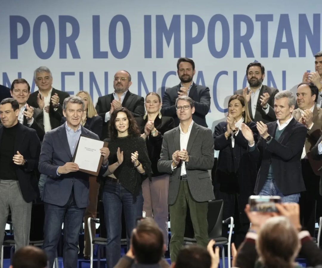 Alberto Núñez Feijóo junto a sus presidentes autonómicos en enero de 2026 en la firma de la 'Declaración de Zaragoza' con su propuesta para la financiación autonómica. PP