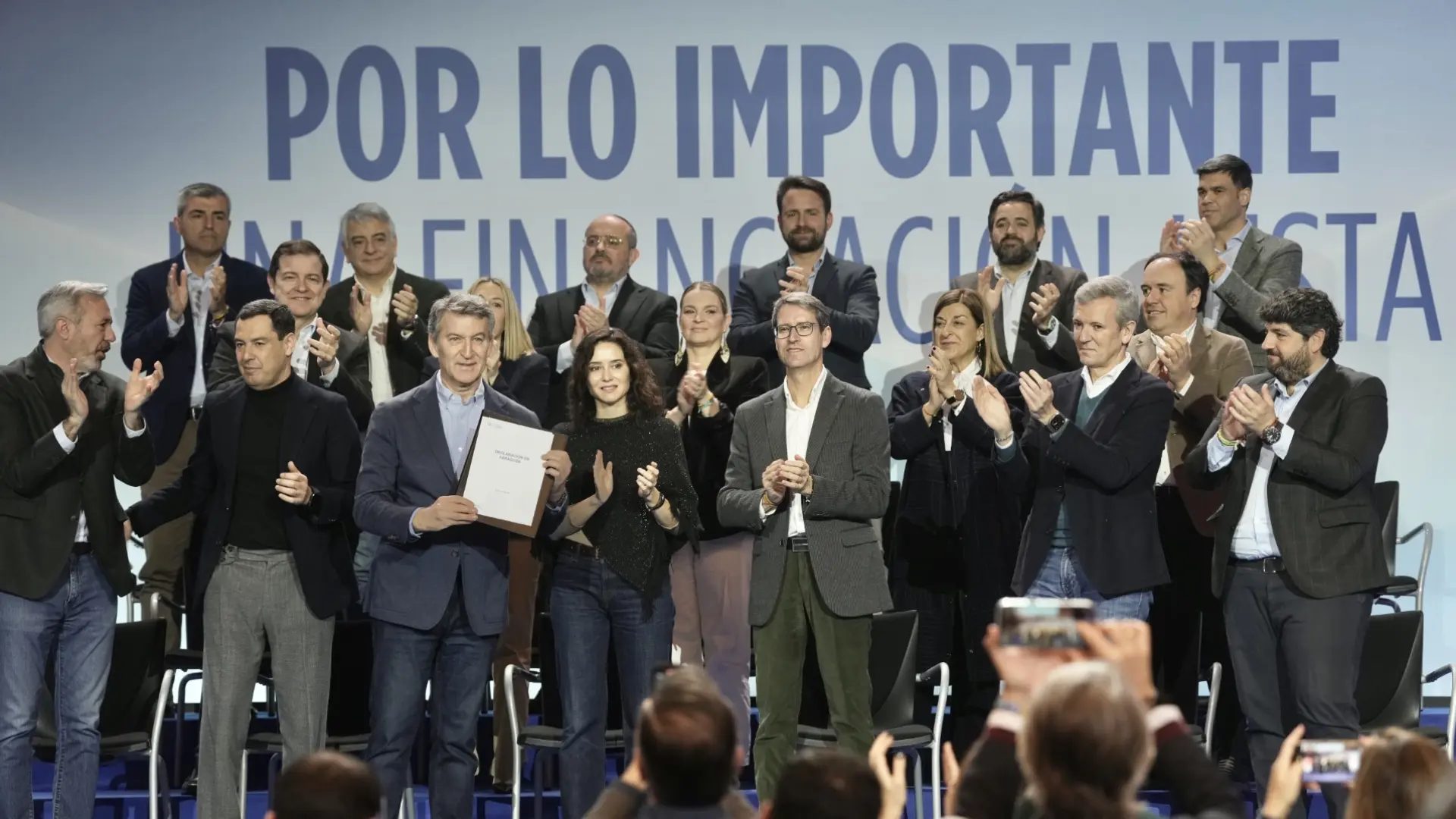 Alberto Núñez Feijóo junto a sus presidentes autonómicos en enero de 2026 en la firma de la 'Declaración de Zaragoza' con su propuesta para la financiación autonómica. PP