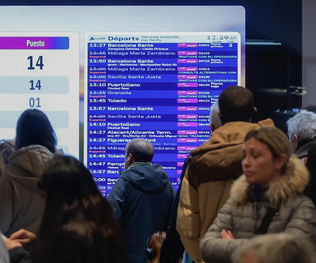 Pasajeros del AVE en la estación de Atocha