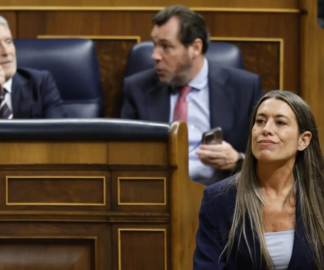 La portavoz de Junts, Míriam Nogueras durante el pleno del Congreso donde este miércoles, el presidente del Gobierno, Pedro Sánchez, ha comparecido para hablar sobre la crisis ferroviaria tras los accidentes de Adamuz (Córdoba) y Barcelona, y sobre la agenda internacional. EFE/MariscalMariscal
