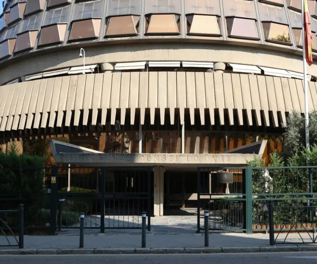 Fachada de la Sede del Tribunal Constitucional en Madrid (España).