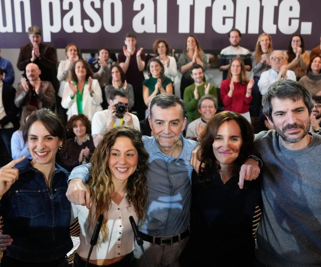 Los ministros Ernest Urtasun y Mónica García, acompañados de Lara Hernández Antonio Maíllo y Rita Maestre, en el acto del 21 de febrero.Borja Sánchez-Trillo