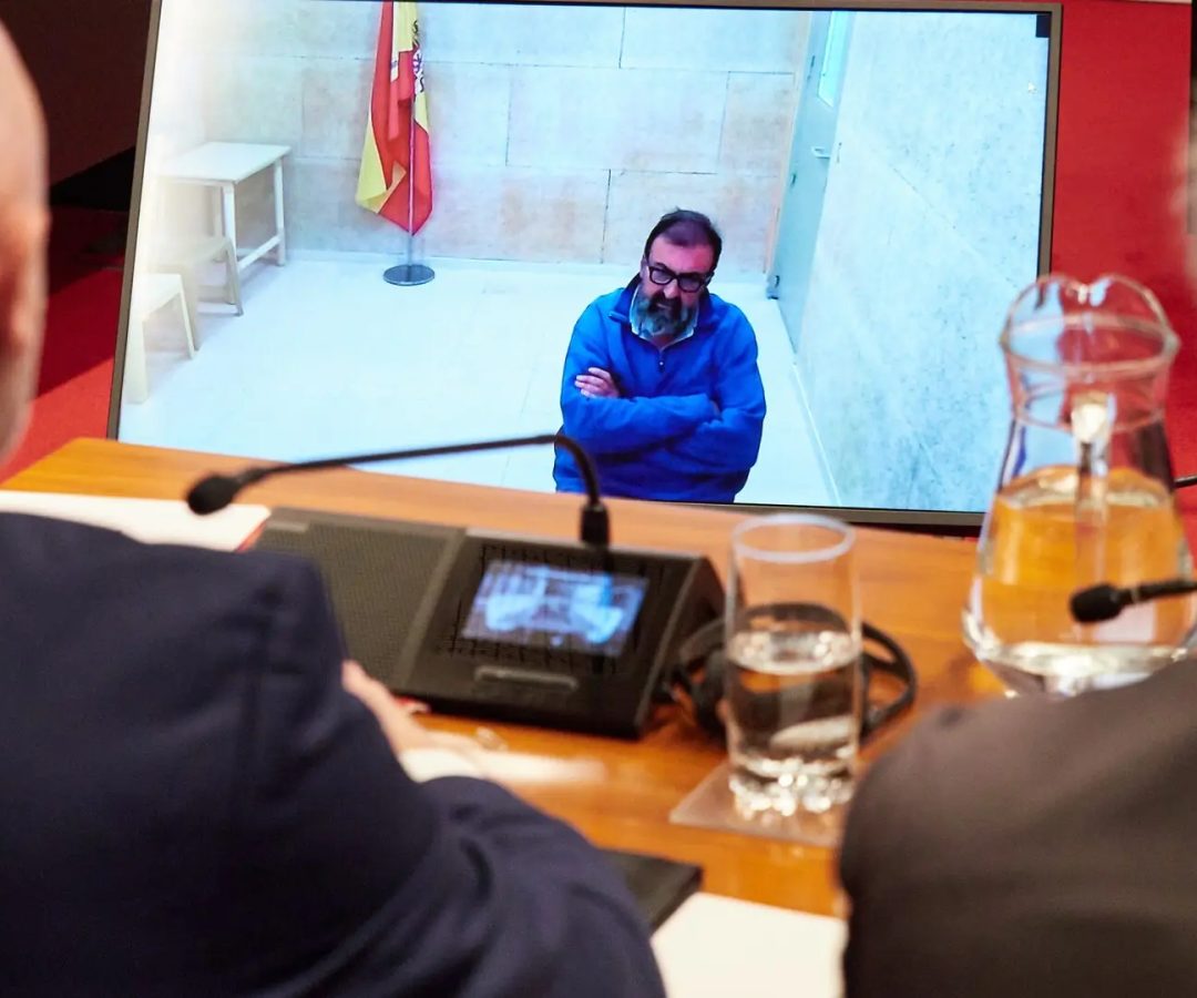 El ex asesor Koldo García durante su comparecencia ante la Comisión de Investigación sobre adjudicaciones públicas, en el Parlamento de NavarraEduardo Sanz - Europa Press