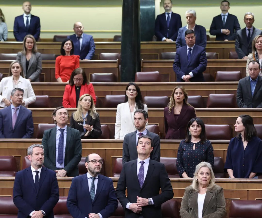 Diputados en el pleno del Congreso.EFE