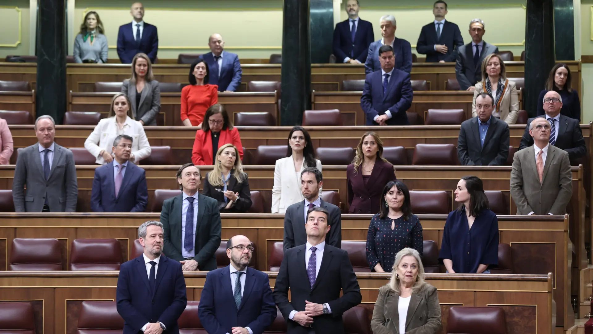 Diputados en el pleno del Congreso.EFE