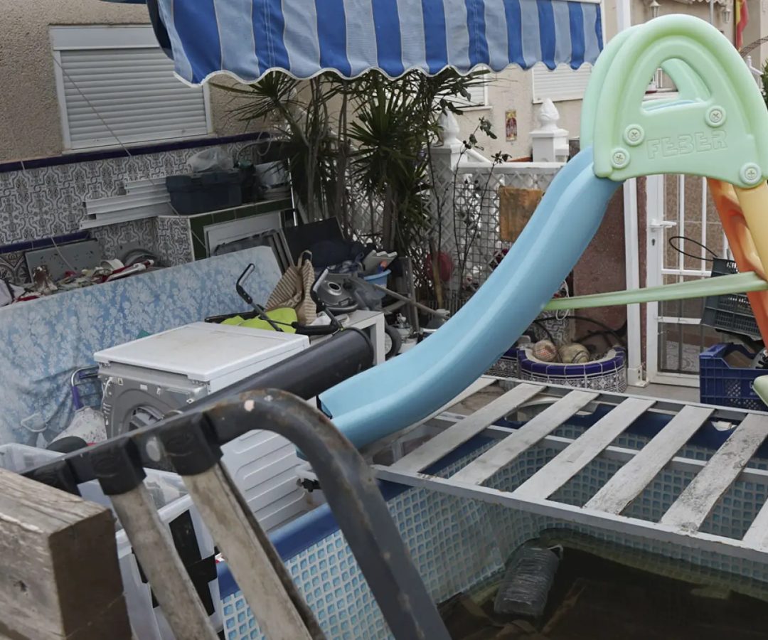 Imagen de la vivienda donde se produjo el suceso en Torrevieja.EFE