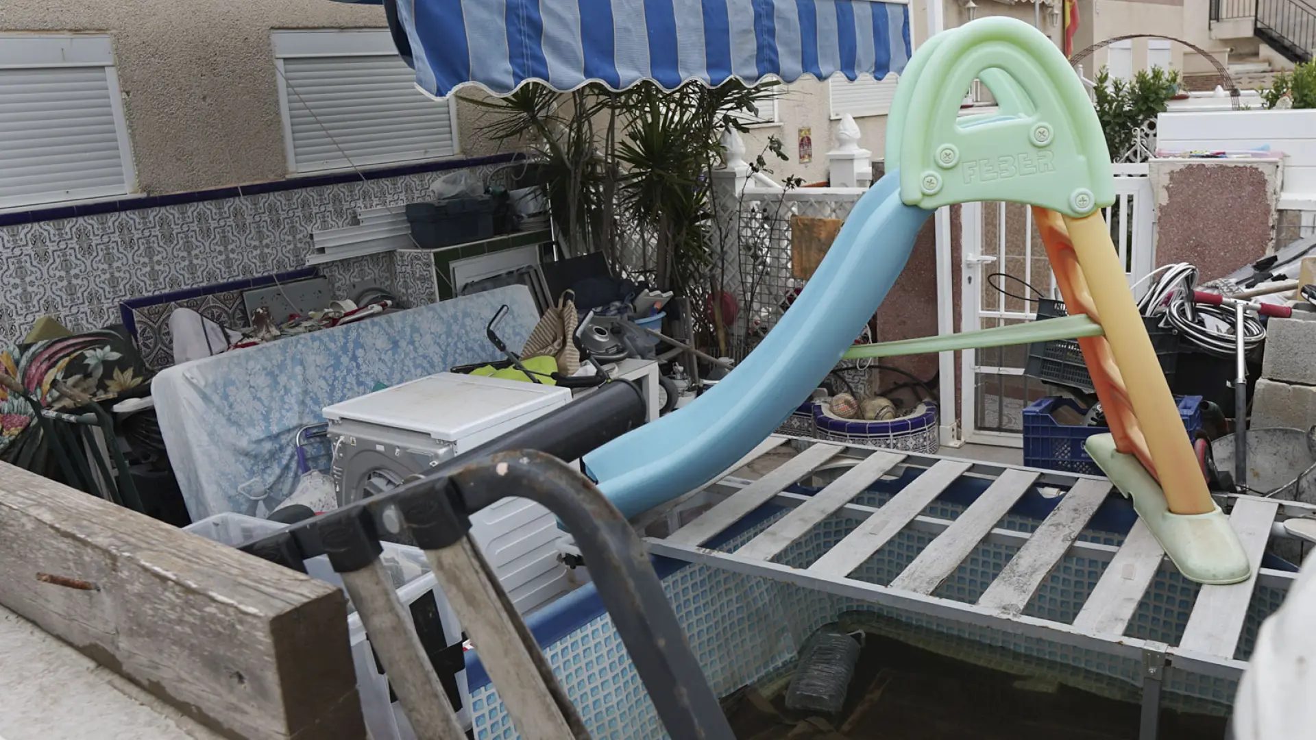 Imagen de la vivienda donde se produjo el suceso en Torrevieja.EFE