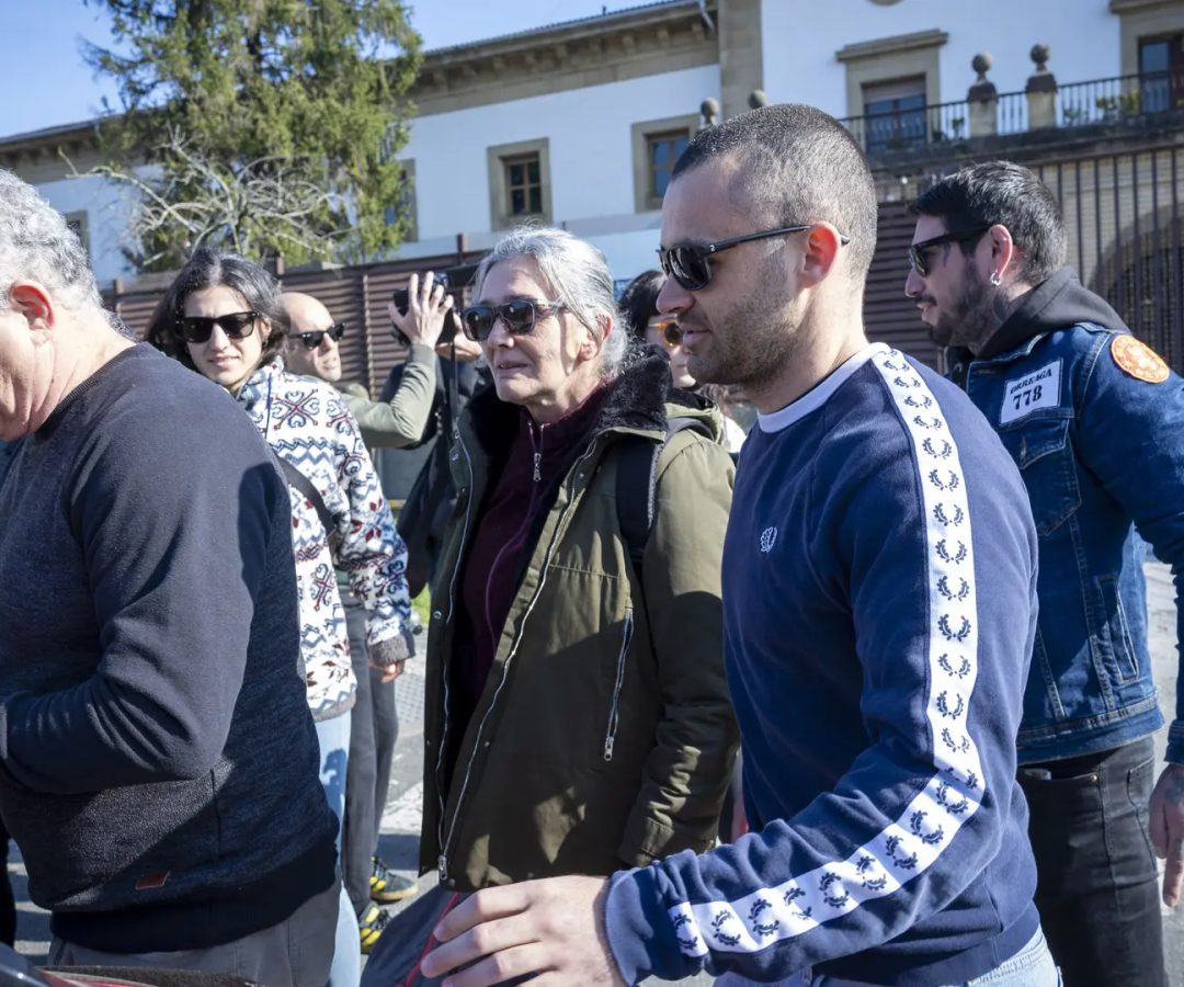 &nbsp;La exjefa de ETA Soledad Iparraguirre, 'Anboto', sale este martes de la cárcel de Martutene de San Sebastián.Javier Etxezarreta