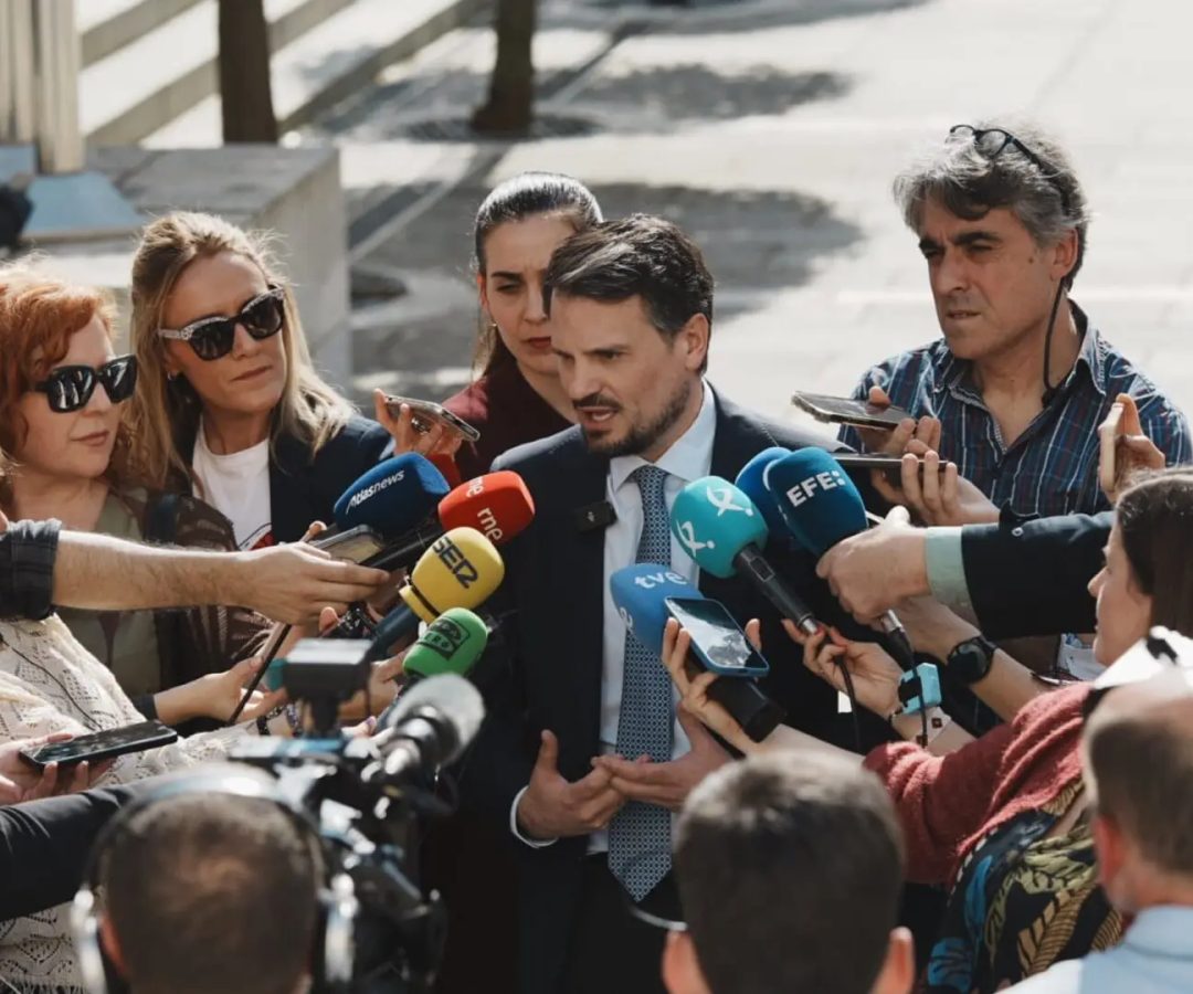 El secretario general del PP de Extremadura, Abel Bautista, atiende a los medios.Javier Cintas / EP