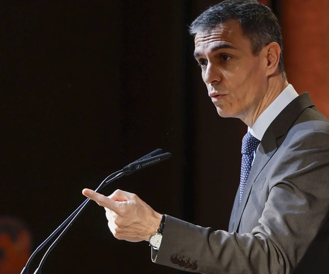 El presidente del Gobierno, Pedro Sánchez, en el anuncio de la nueva inversión para tres nuevo satélitesMariscal