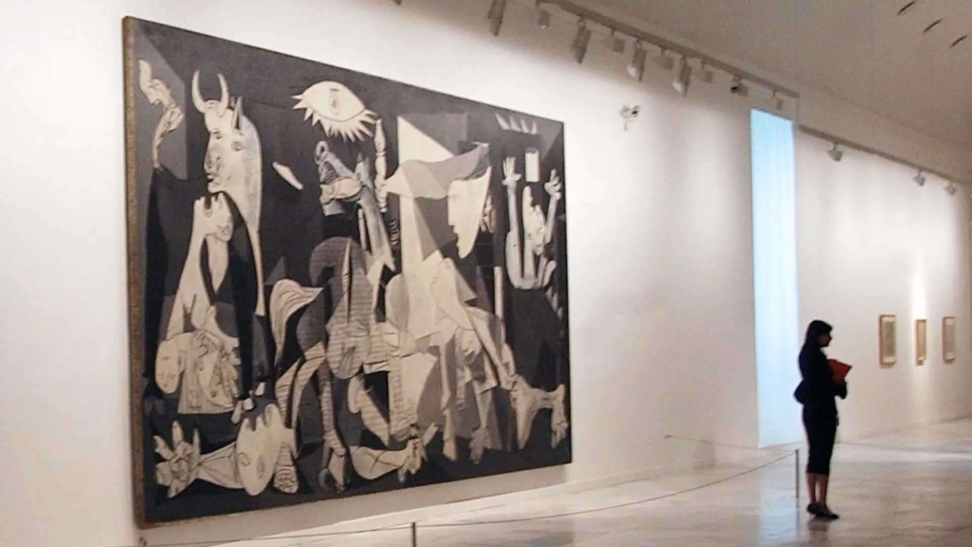 Una imagen de archivo de la sala del 'Guernica' en el Reina Sofía.EUROPA PRESS