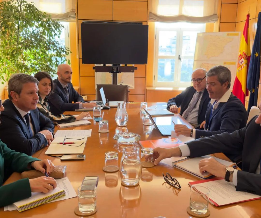 Reunión este viernes entre el secretario de Estado de Transportes, José Antonio Santano, y los representnates de la Confederación Española de Tranposrte de Mercancías.Ministerio de Transportes y Movilidad Sostenible.