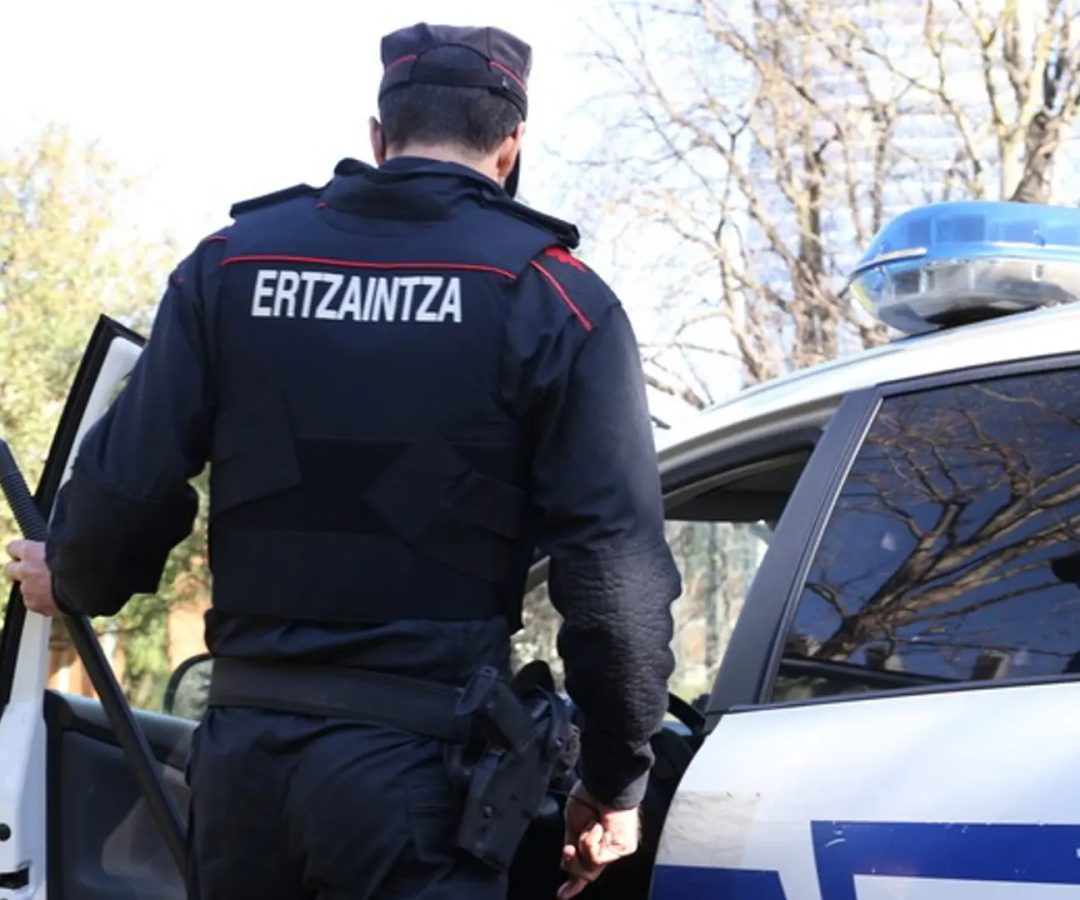 Agente de la Ertzaintza, en una imagen de archivoEuropa Press
