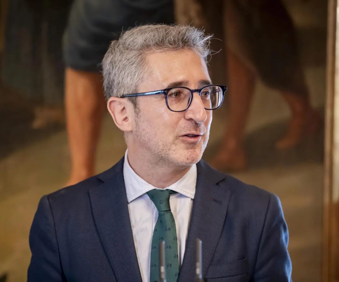 El recién nombrado ministro de Hacienda, Arcadi España, durante el acto de traspaso de carteras.A. PÉREZ MECA / EP