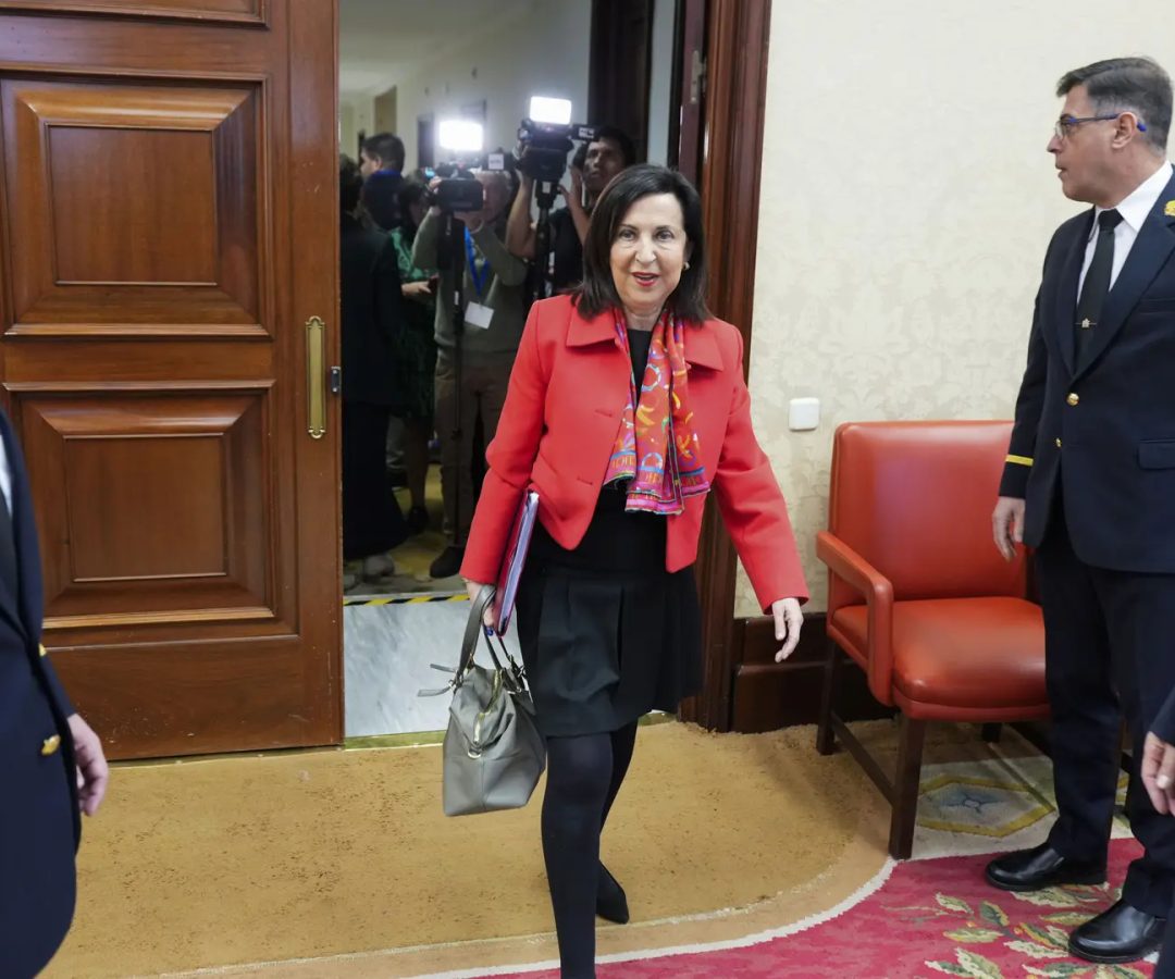 La ministra de Defensa, Margarita Robles, a su llegada a la comparecencia en el Congreso.EFE
