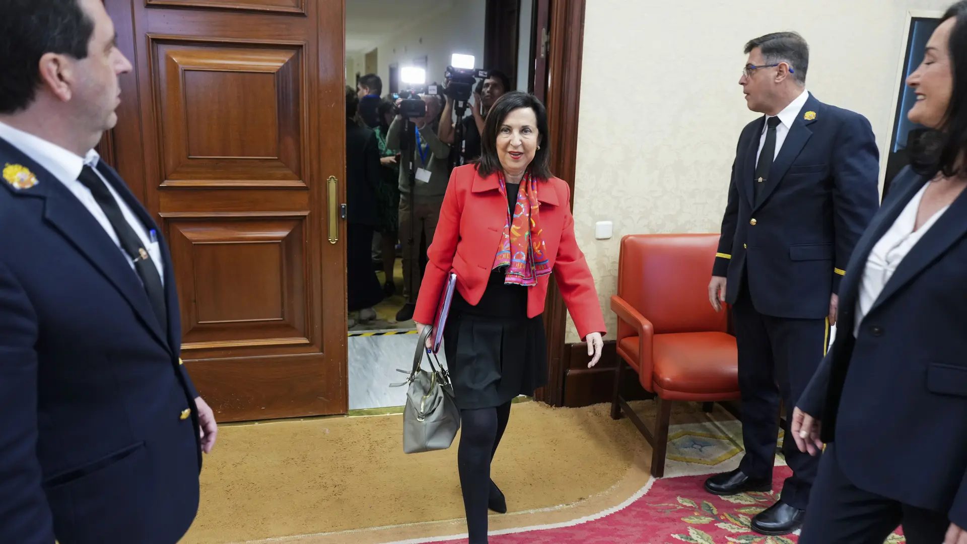 La ministra de Defensa, Margarita Robles, a su llegada a la comparecencia en el Congreso.EFE