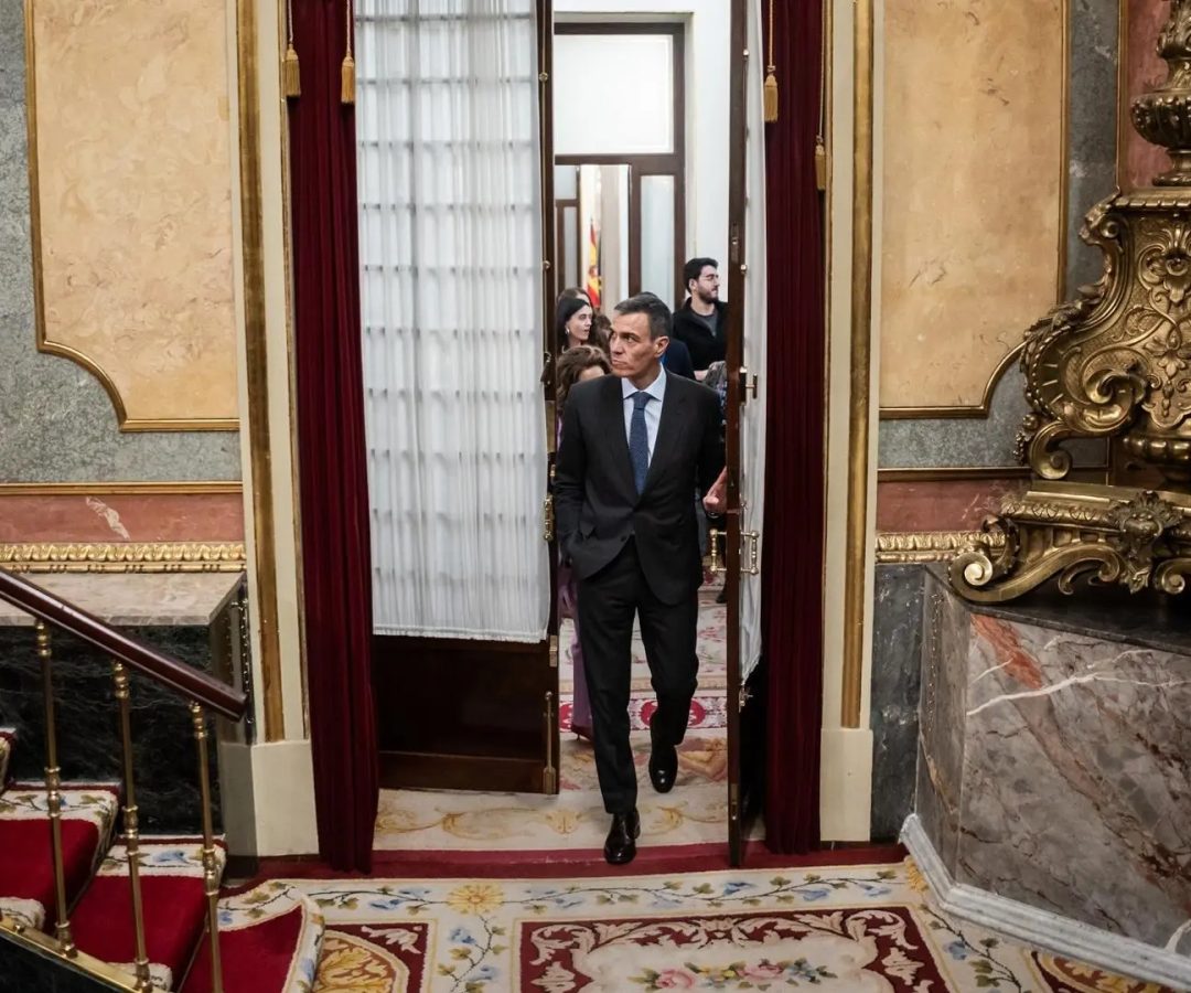 El presidente del Gobierno, Pedro Sánchez, a su salida de una sesión plenaria, en el Congreso de los Diputados.César Vallejo