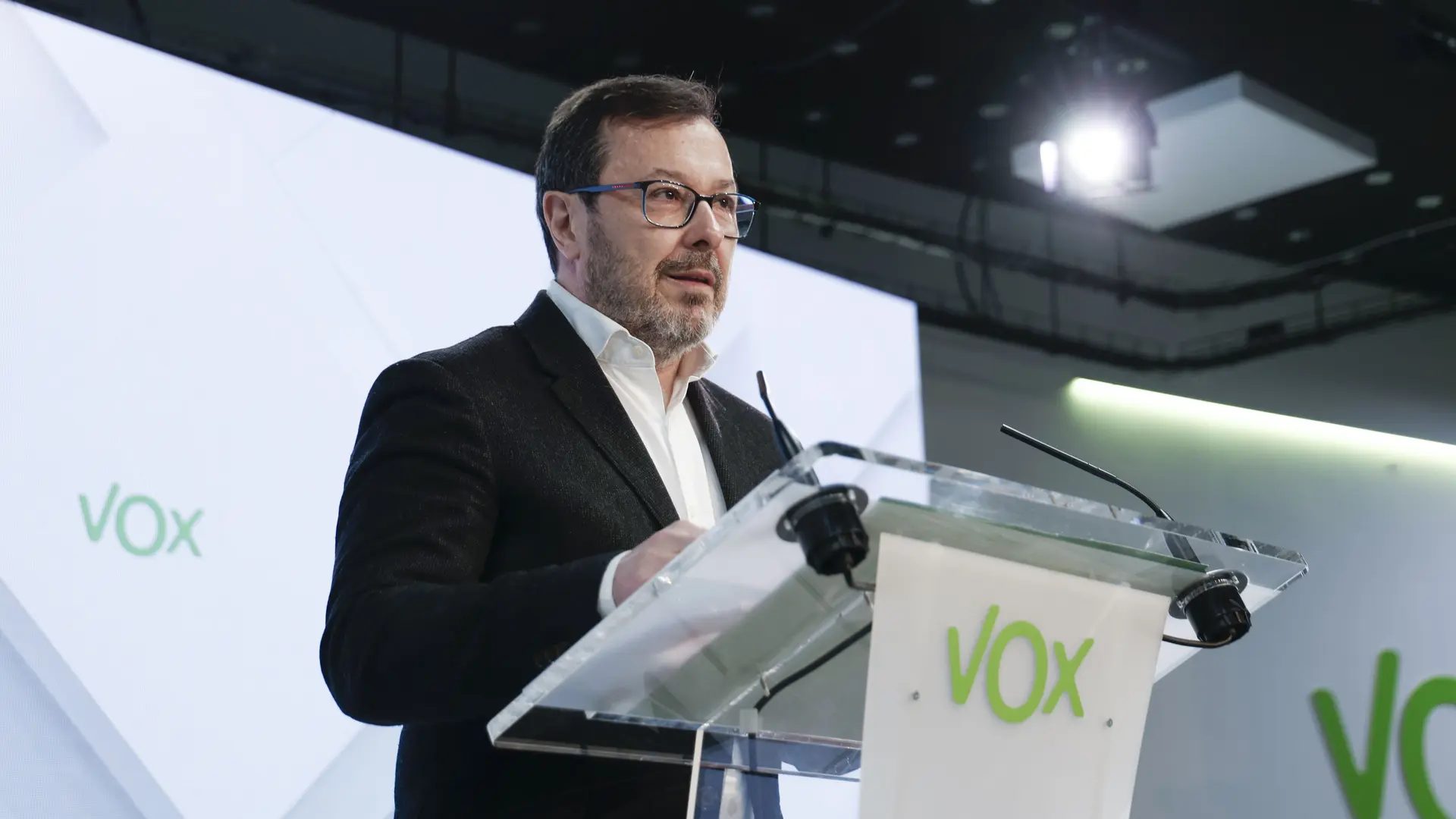 El portavoz de Vox, José Antonio Fúster, en rueda de prensa.Maria Aguilella Pardo / EFE