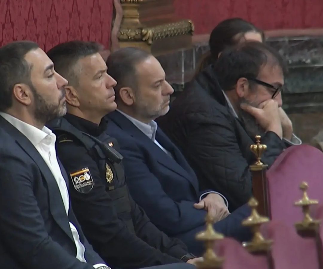 Víctor de Aldama, José Luis Ábalos y Koldo García, en el banquillo de los acusados.Europa Press