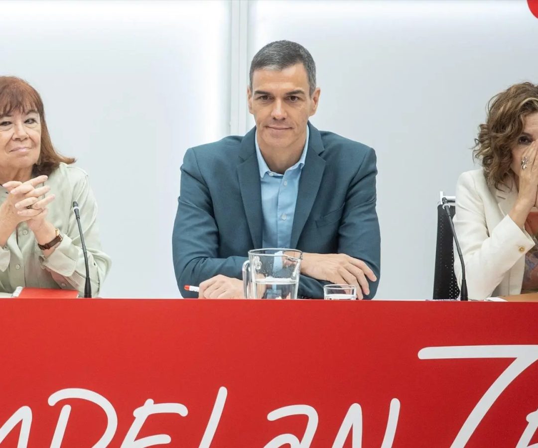 La presidenta del PSOE, Cristina Narbona: el presidente del Gobierno, Pedro Sánchez y la vicesecretaria general del PSOE, María Jesús MonteroEuropa Press