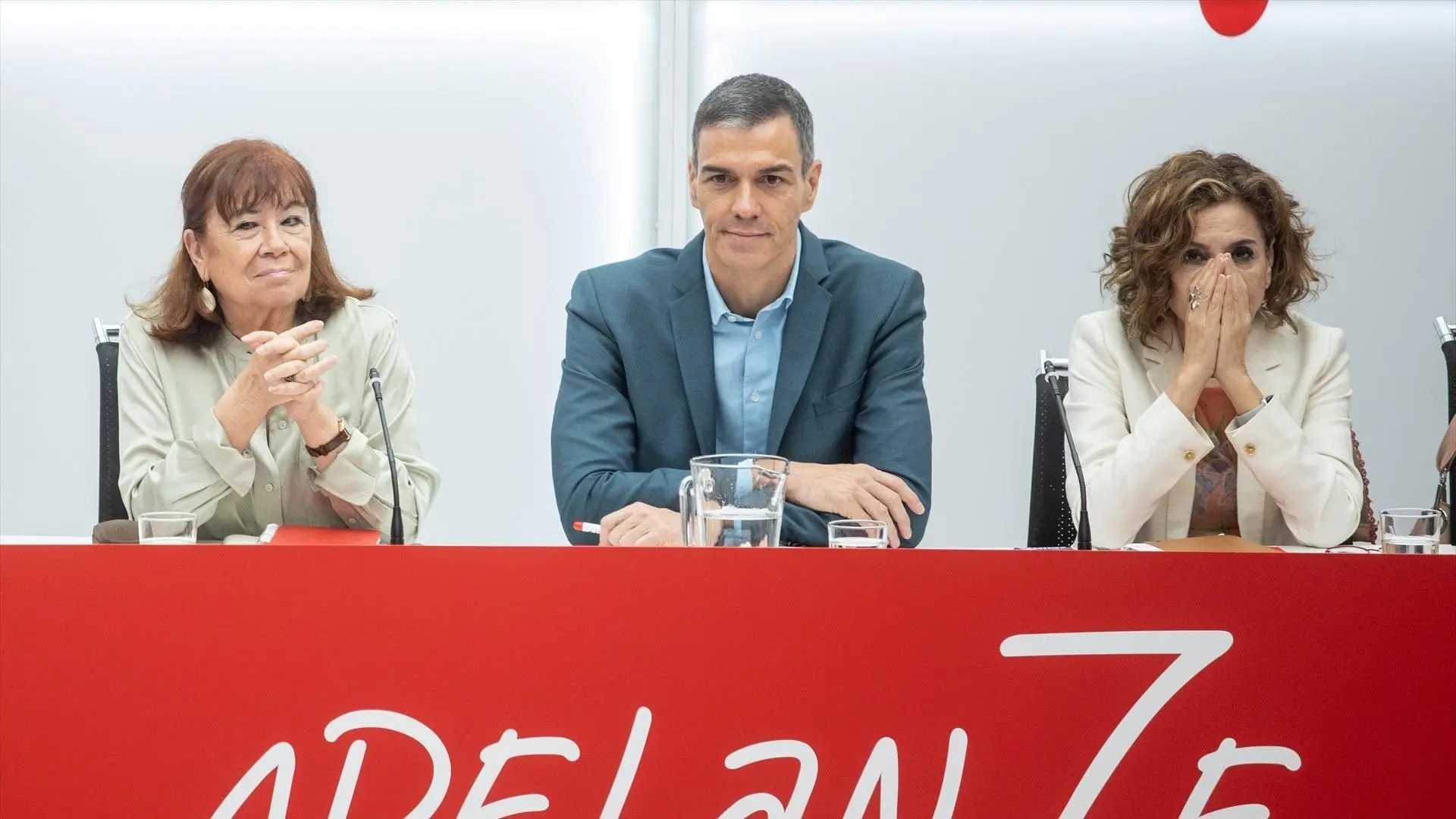 La presidenta del PSOE, Cristina Narbona: el presidente del Gobierno, Pedro Sánchez y la vicesecretaria general del PSOE, María Jesús MonteroEuropa Press
