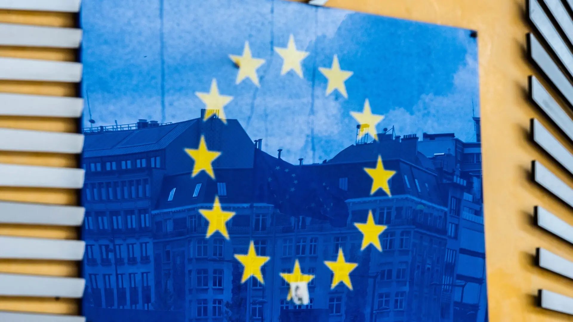 El Gobierno mantendrá la rebaja del IVA a los carburantes como medida "temporal" pese al aviso de BruselasSede de la Comisión Europea en Bruselas