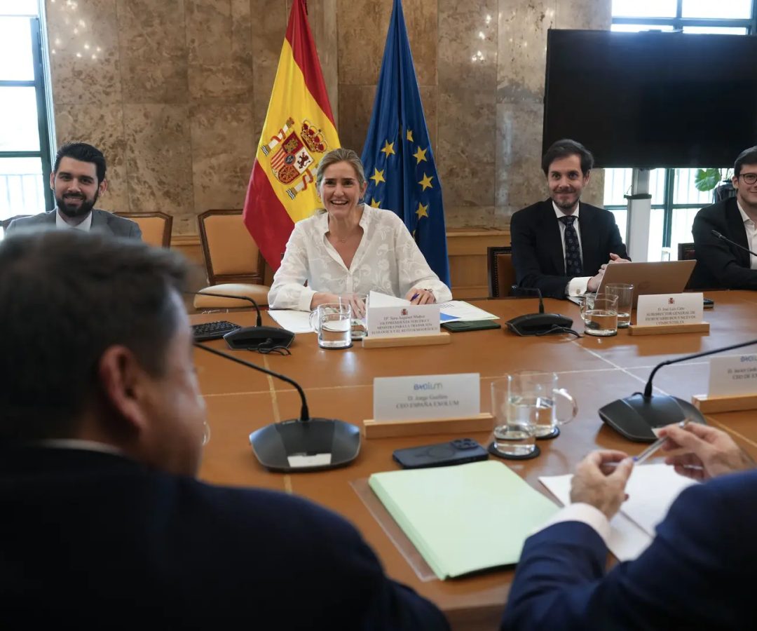 La vicepresidenta tercera y ministra responsable de energía, Sara Aagesen, se reúne este miércoles con representantes de los sectores petrolero y gasista en un momento de tensión en los mercados energéticos ante la situación en el golfo Pérsico.-EFE/ Borja Sanchez-TrilloBorja Sanchez-Trillo