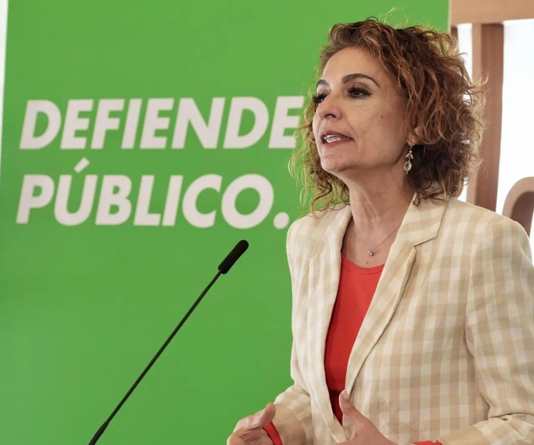 La secretaria general del PSOE-A y candidata a la Presidencia de la Junta de Andalucía, María Jesús Montero, en una reunión este viernes en Cádiz.EFE / Román Ríos
