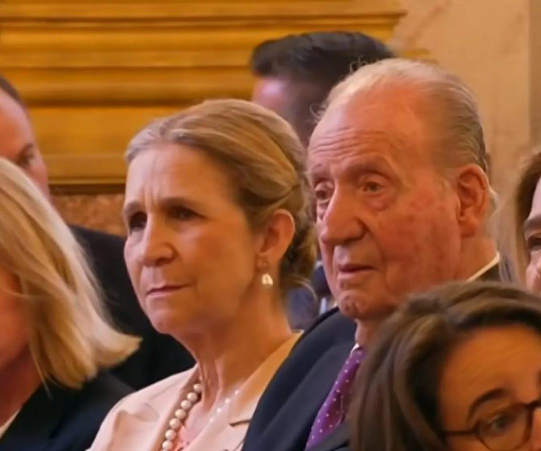 El rey Juan Carlos I, este sábado en París, acompañado de sus hijas y ed su nieto Felipe Juan Froilán.RTVE