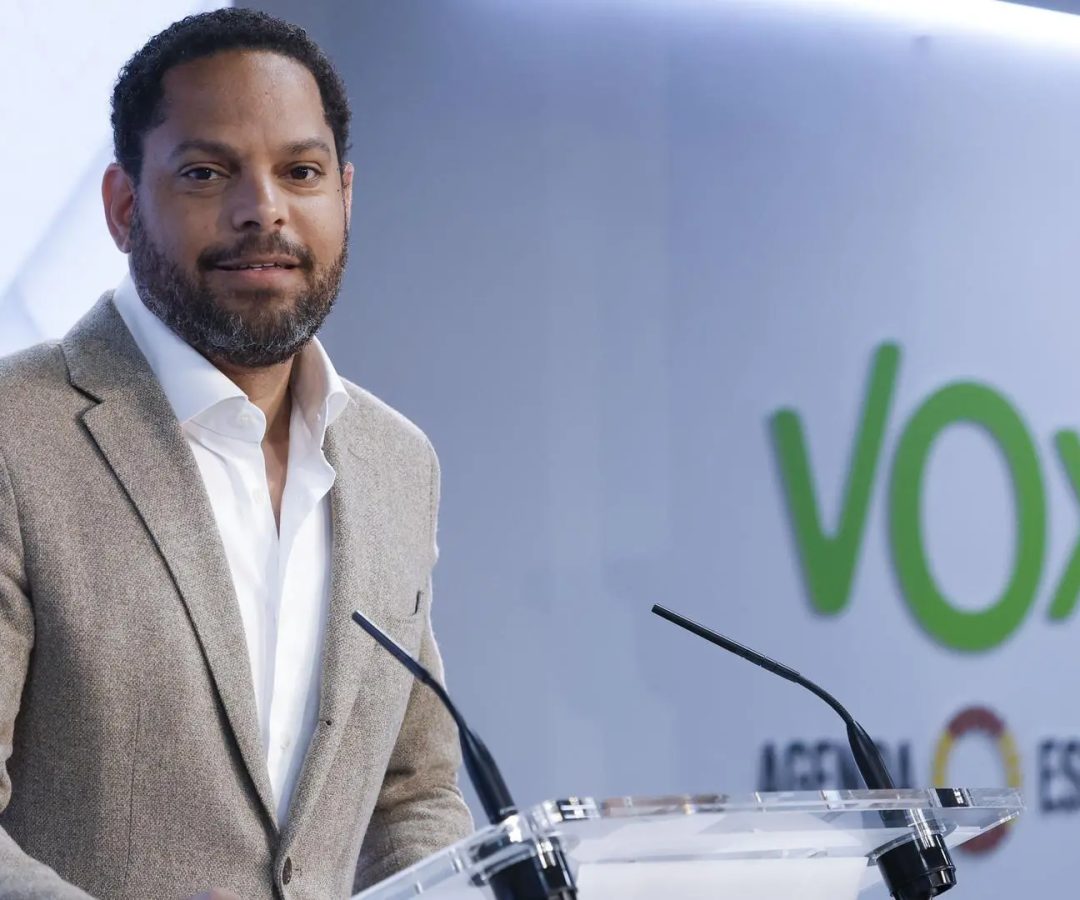 MADRID, 13/04/2026.- El secretario general de Vox, Ignacio Garriga, durante la rueda de prensa que ha ofrecido este lunes en Madrid. EFE/ J.J.GuillenJ.J.Guillen
