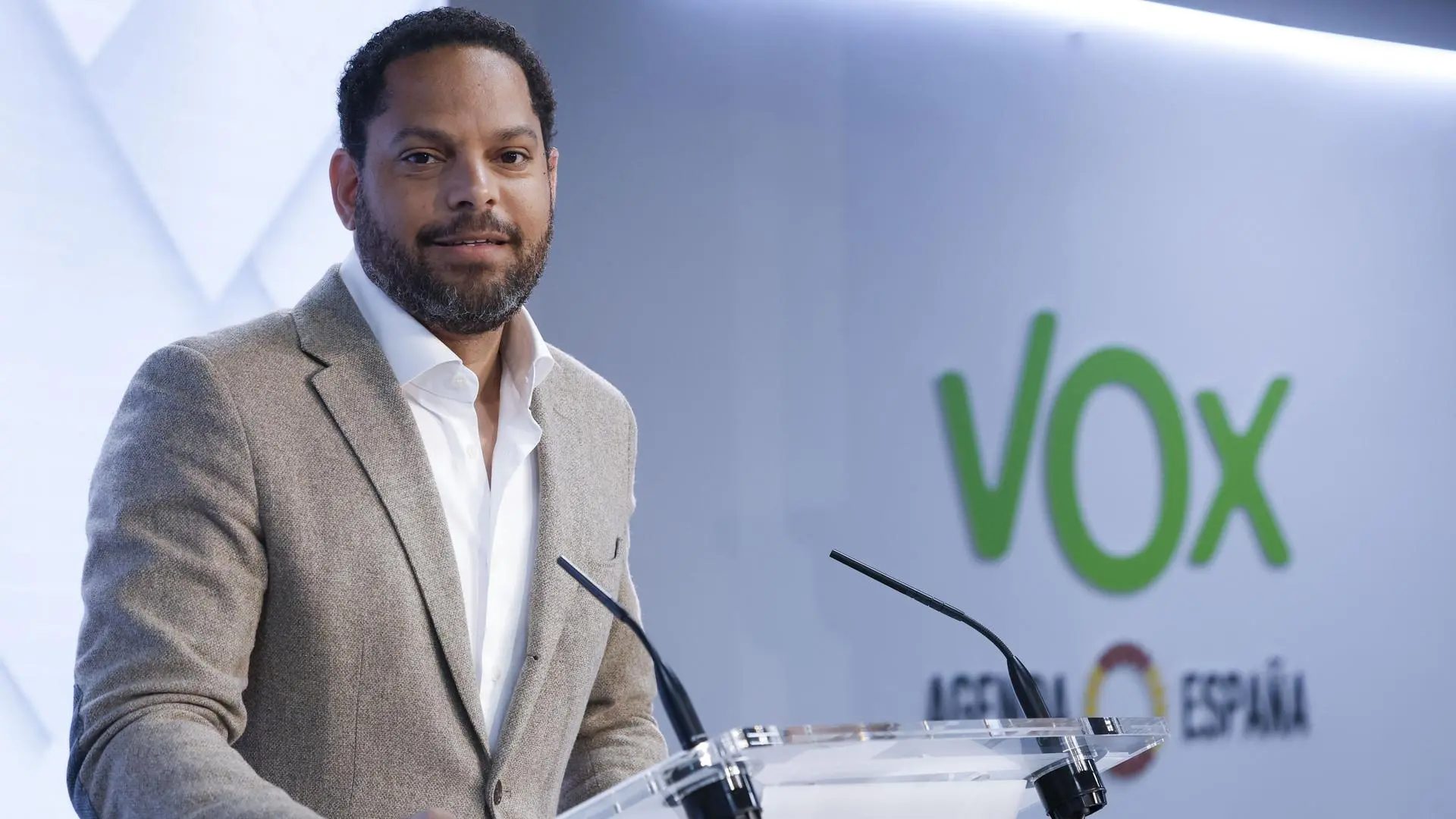 MADRID, 13/04/2026.- El secretario general de Vox, Ignacio Garriga, durante la rueda de prensa que ha ofrecido este lunes en Madrid. EFE/ J.J.GuillenJ.J.Guillen