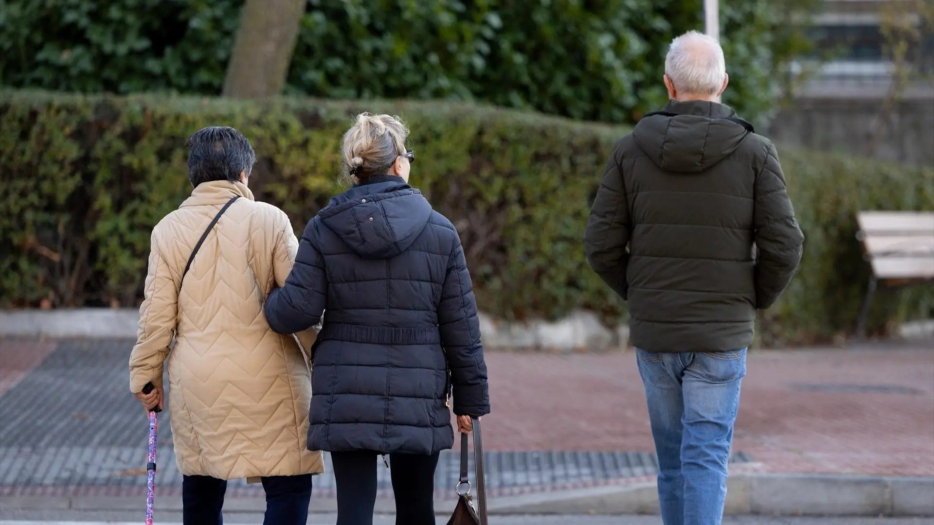 Personas de diferentes edades caminan por la calle.Eduardo Parra / EP / Archivo