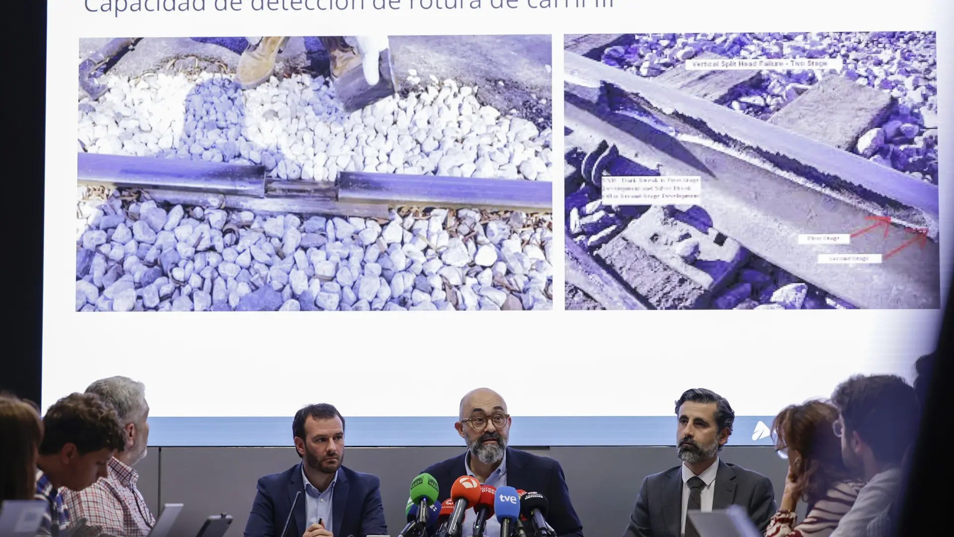 El presidente de Adif, Pedro Marco de la Peña, en la rueda de prensa en la ha cuestionado algunos elementos del último informe del Instituto Armado sobre el accidente ferroviario.Juanjo Martín