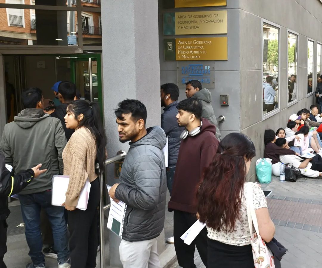 Colas regularización migrantes.Hazhard Espinoza Vallejos