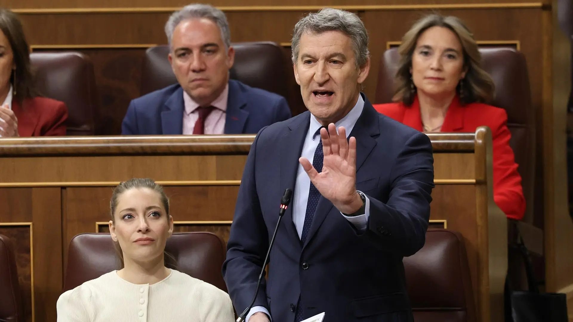 El presidente del Partido Popular, Alberto Núñez Feijóo, interviene durante una sesión de control al Gobierno, en el Congreso de los Diputados.Europa Press