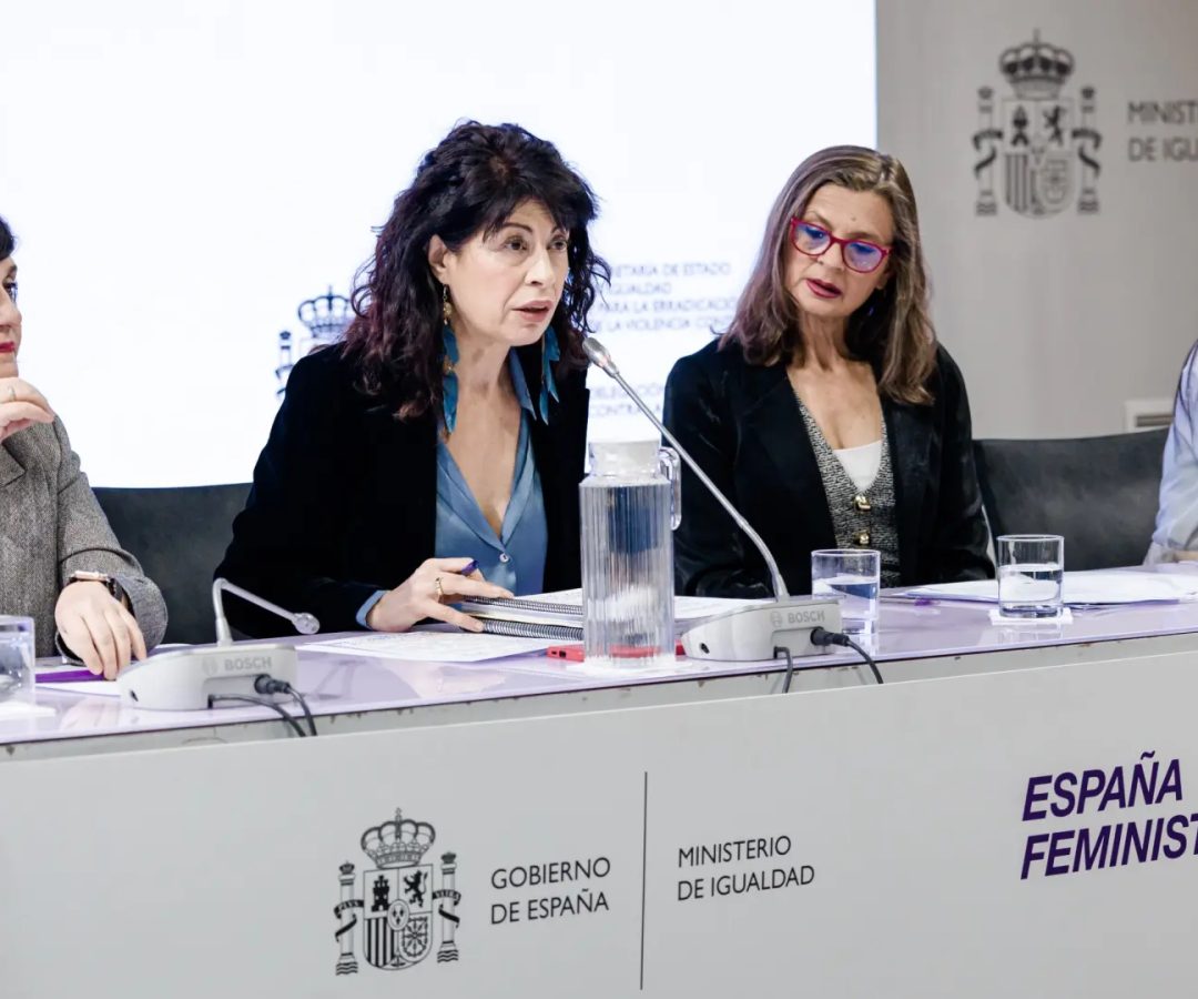 La ministra de Igualdad, Ana Redondo junto a María Guijarro, Carmen Martínez Perza y Silvia García.Carlos Lujan.
