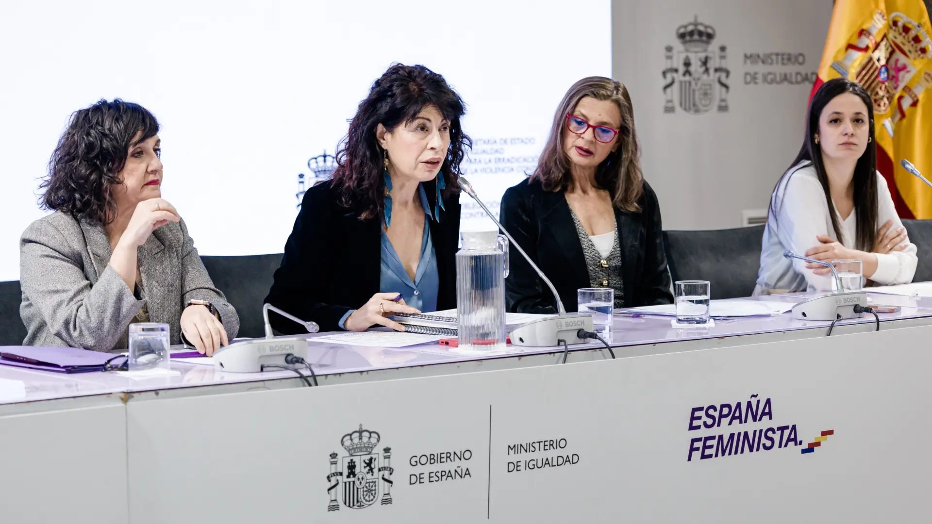 La ministra de Igualdad, Ana Redondo junto a María Guijarro, Carmen Martínez Perza y Silvia García.Carlos Lujan.