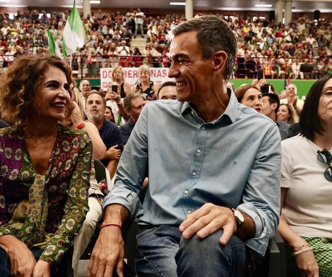 El secretario general del PSOE y presidente del Gobierno, Pedro Sánchez, y la candidata a la Junta por el PSOE-A, María Jesús MonteroÁlex Zea - Europa Press