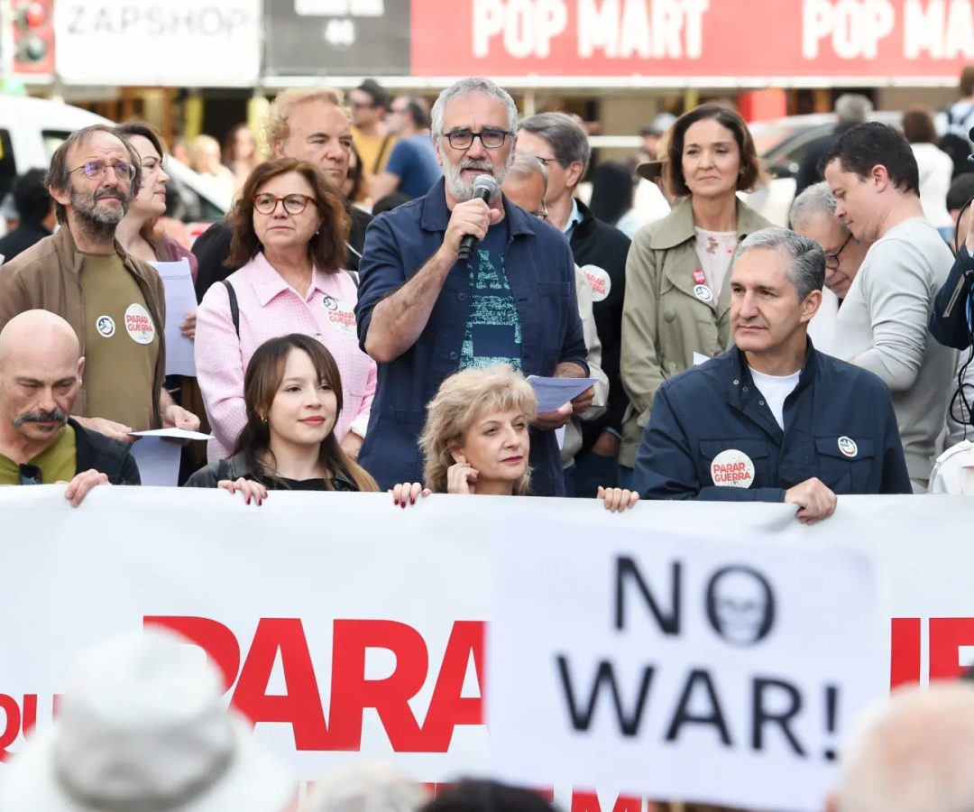 El director de cine Javier Fesser durante la concentración ‘Hay que parar la guerra en Oriente Medio’ en Madrid.Europa Press