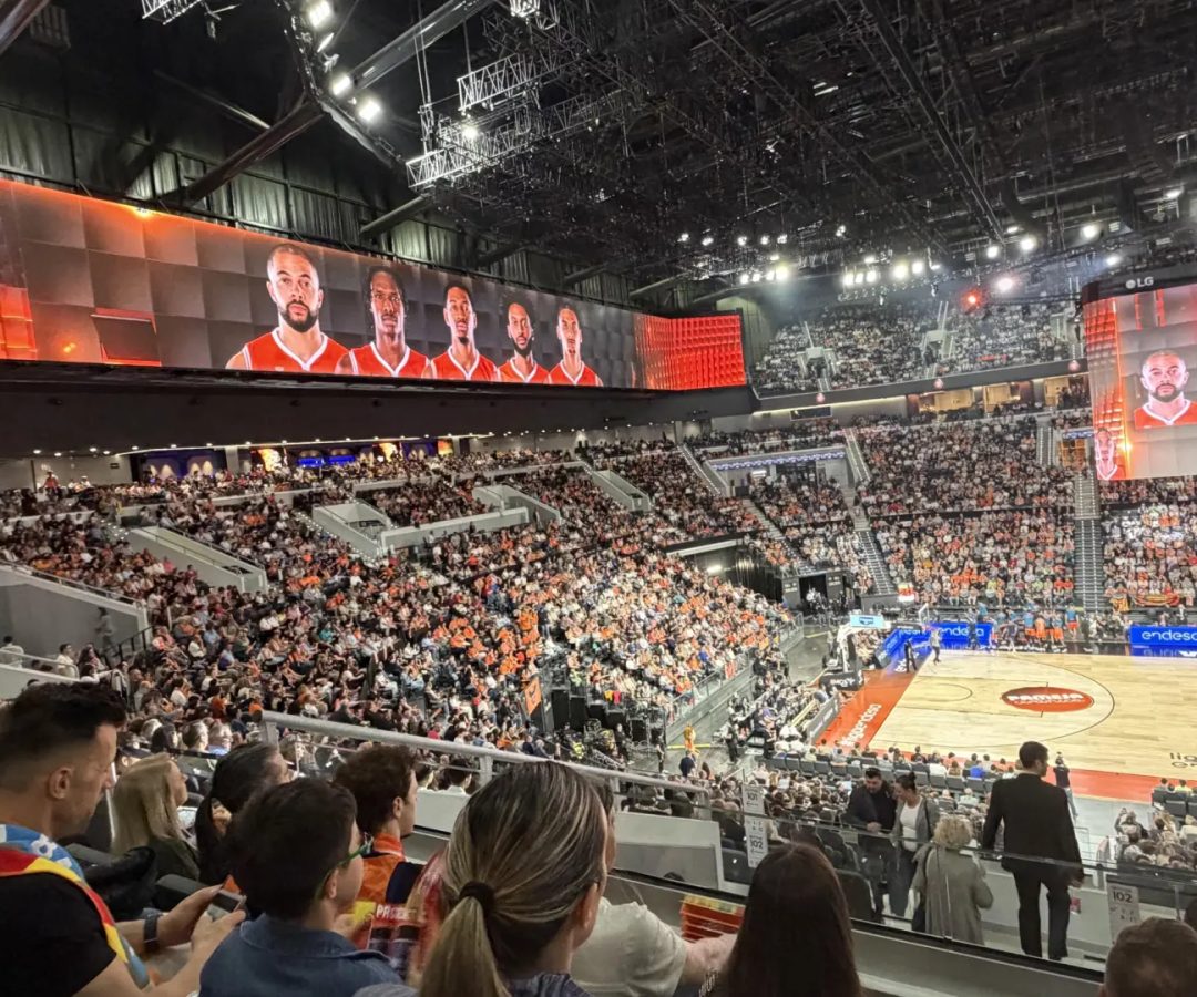 El quinteto inicial del Valencia Basket frente al Real Madrid el sábado en el Roig Arena con animación gráfica de Goat Knight.jams
